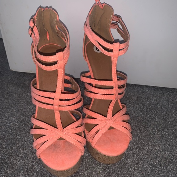 Fun Peach Heels - Picture 1 of 6